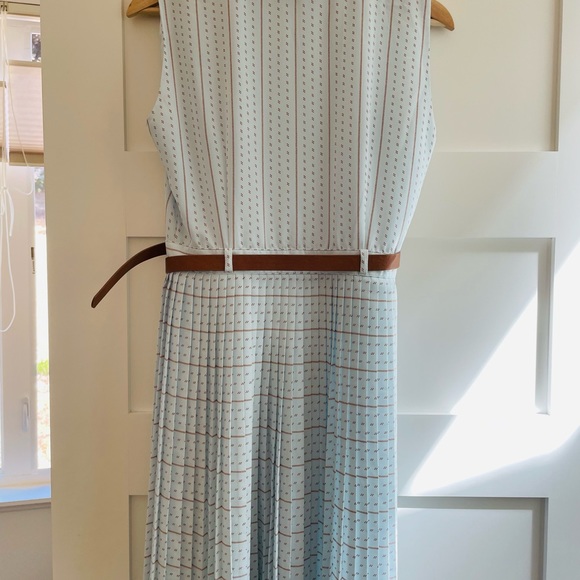 Dresses - Picture 2 of 2